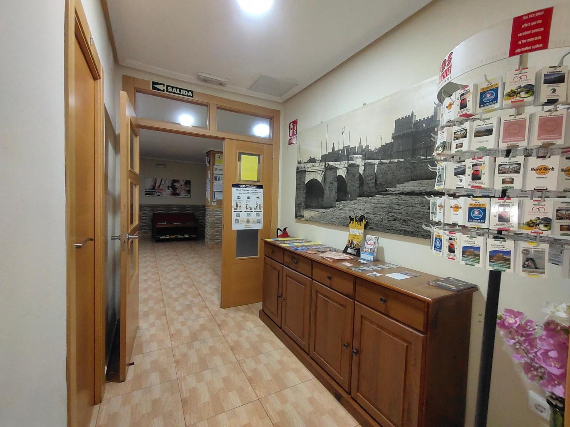 Hostal Abastos Valencia Exterior foto